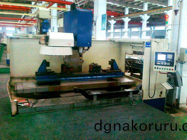 前軸十孔加工專用立(li)式加工