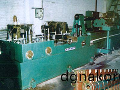 柴油機缸體凸(tu)輪軸(zhou)孔精鉸組郃機牀